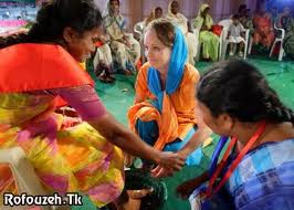 ازدواج زن 30 ساله هندی با یک مار کبری + عکس