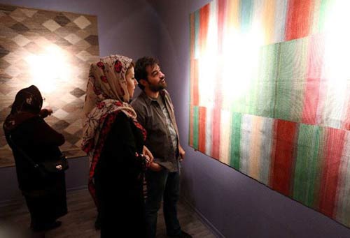 تصاویر جدید شهاب جسینی و همسرش در یک گالری