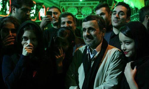 سلفی های احمدی نژاد در عزاداری امام حسین