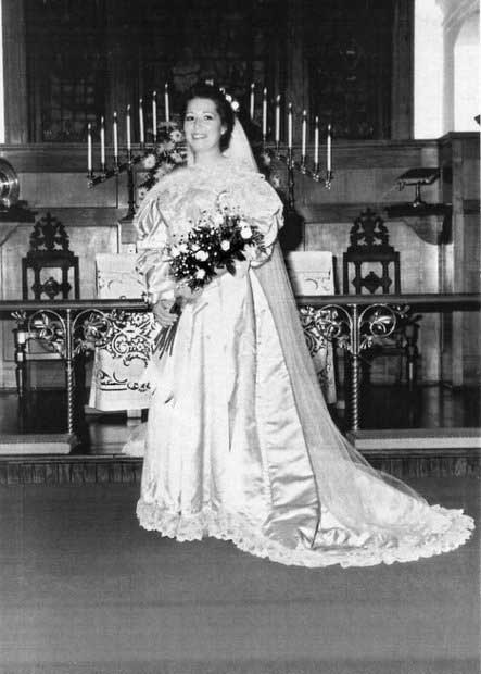 لباس عروسی که 11 نسل آن را پوشیدند + تصاویر