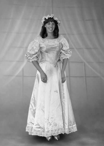 لباس عروسی که 11 نسل آن را پوشیدند + تصاویر