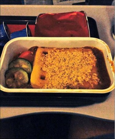جنجال سرو غذاهای چندش آور در هواپیماها (عکس)